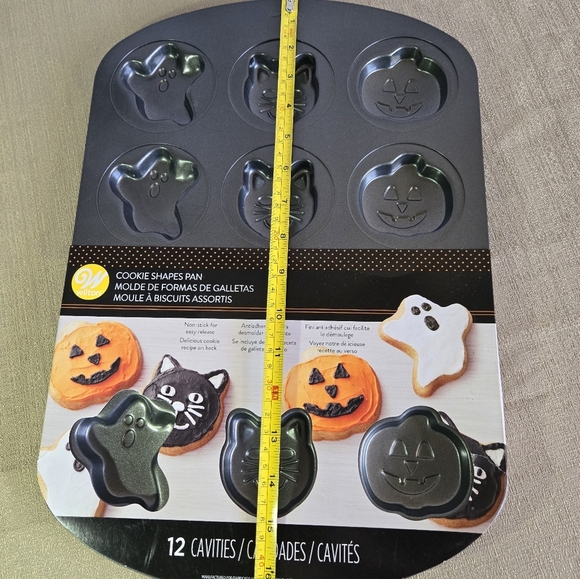 Wilton Halloween Cookie Shapes Pan - Black - Picture 4 of 4